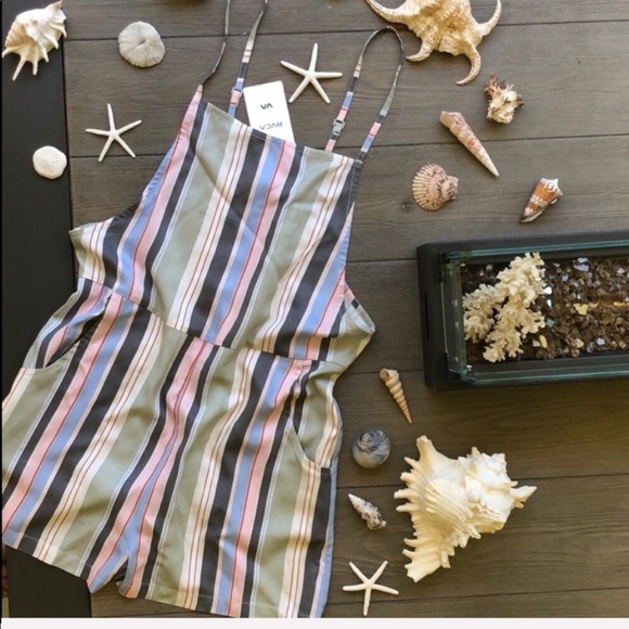 🌴🌼RVCA- STRIPED ROMPER🌼🌴 - Picture 3 of 11